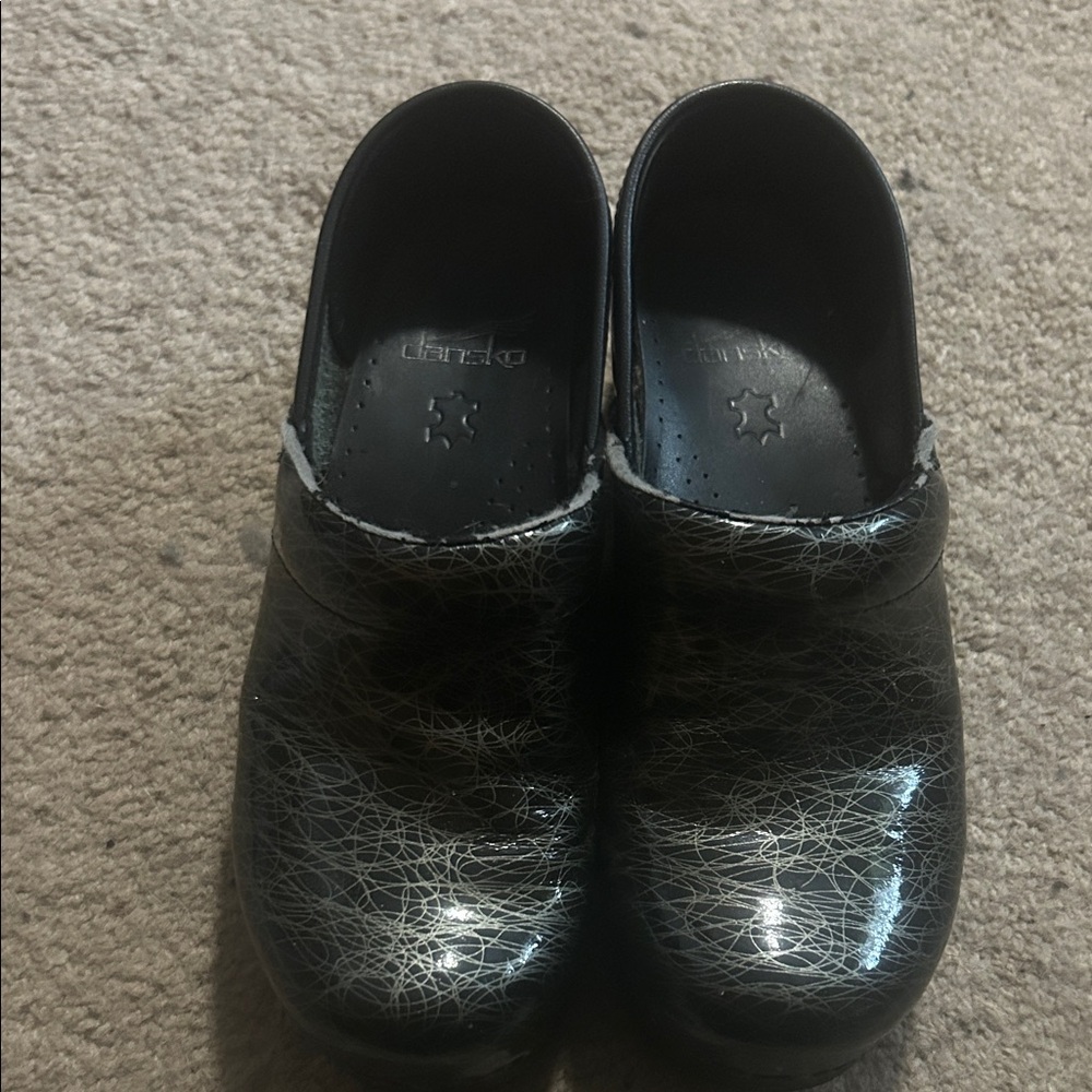 Dansko Women’s Clogs Shiny Blue with a hint of blue
